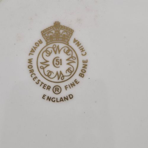 ROYAL WORCESTER PAINTED FRUIT CABINET PLATE BY BRIAN LEAMAN C1970S - ADDITIONAL PHOTO 3