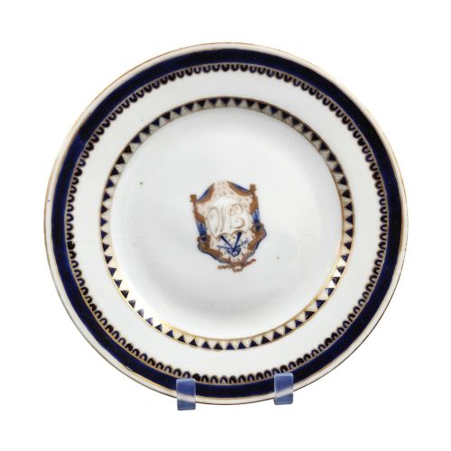 fig 1. A five-piece late 18th-century Chinese export porcelain tea service featuring two cream jugs, two saucers, and a footed dish decorated with cobalt blue borders, gilt detailing, and central monograms.
