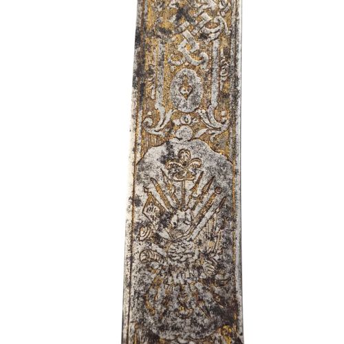 fig 7. A 19th-century Pesh-Kabz knife featuring a recurved single-edged steel blade with surface etching, a brass bolster, and a tapered carved horn handle.