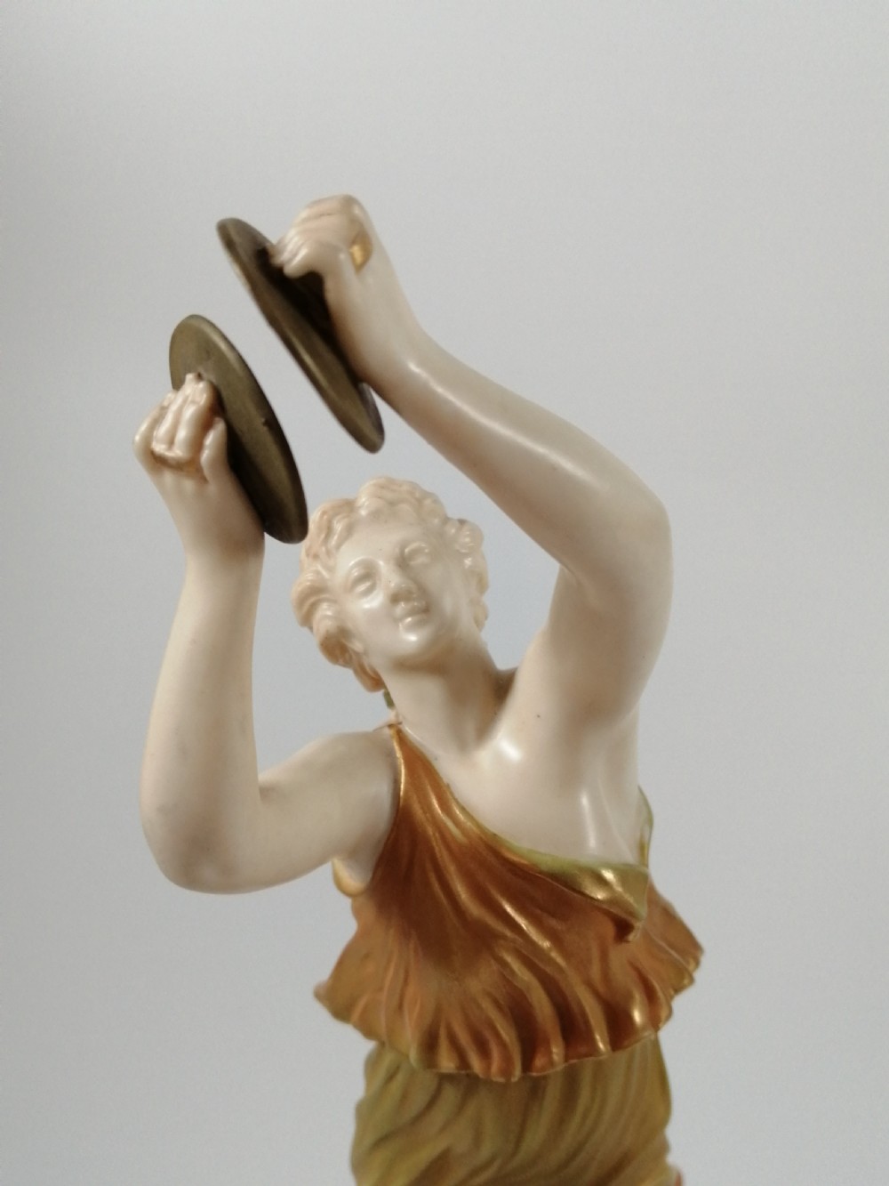 Antique Royal Worcester Hadley figurine « Woman with cymbals » ,Shot Enamel ,?.1890 View II