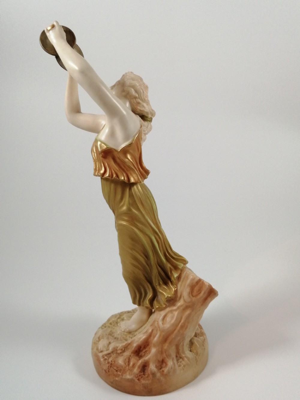 Antique Royal Worcester Hadley figurine « Woman with cymbals » ,Shot Enamel ,?.1890 View IV