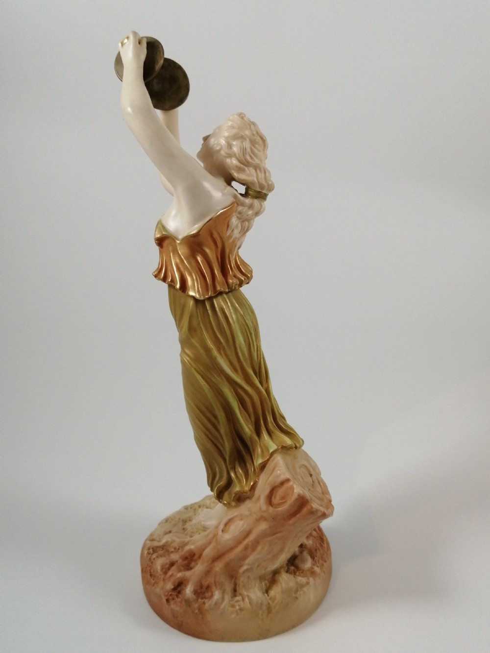 Antique Royal Worcester Hadley figurine « Woman with cymbals » ,Shot Enamel ,?.1890 View V