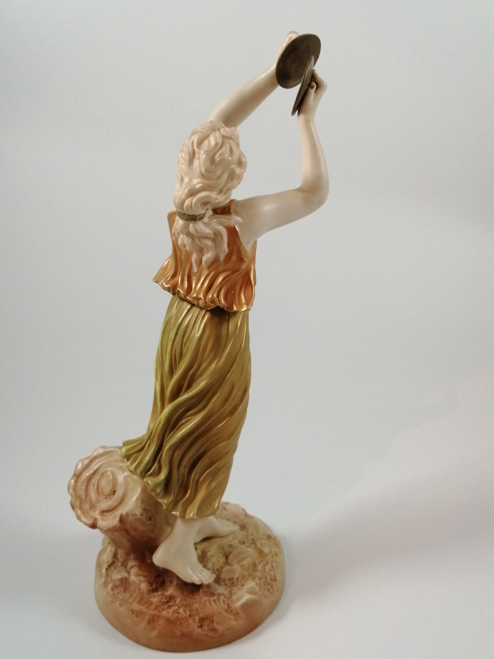 Antique Royal Worcester Hadley figurine « Woman with cymbals » ,Shot Enamel ,?.1890 View VIII