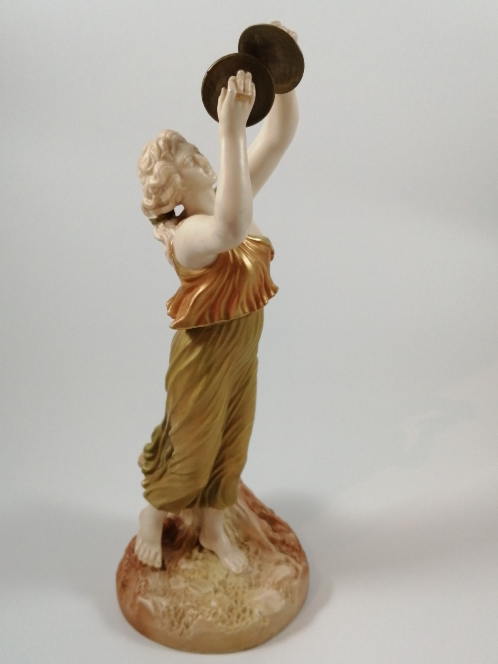 Antique Royal Worcester Hadley figurine « Woman with cymbals » ,Shot Enamel ,?.1890 View XI