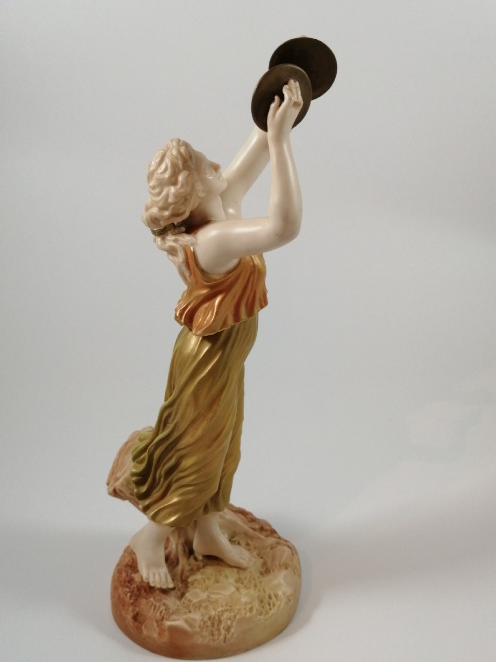 Antique Royal Worcester Hadley figurine « Woman with cymbals » ,Shot Enamel ,?.1890 View XII