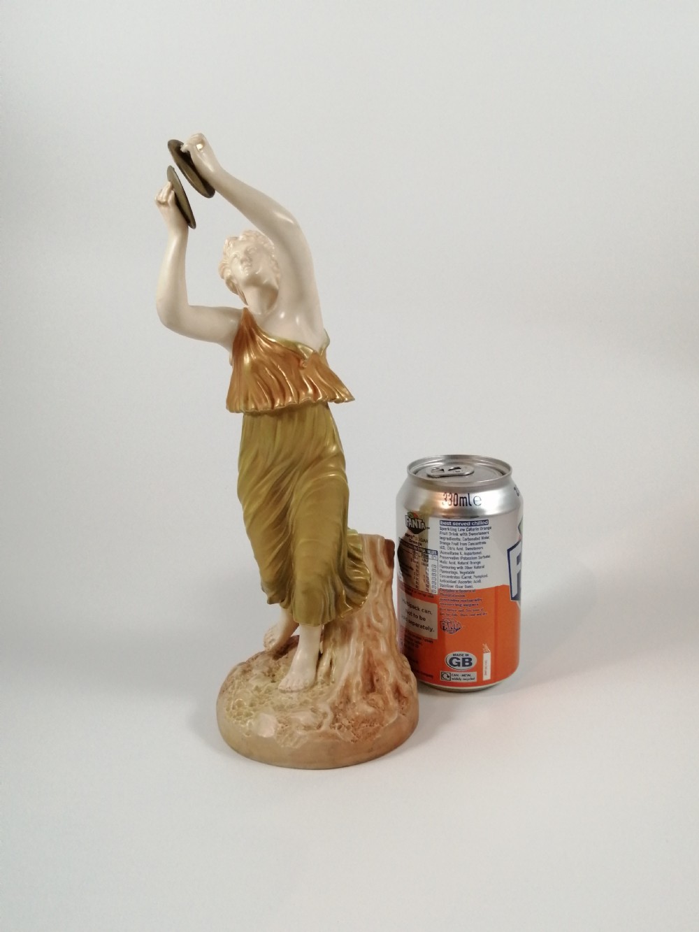 Antique Royal Worcester Hadley figurine « Woman with cymbals » ,Shot Enamel ,?.1890 View XIII