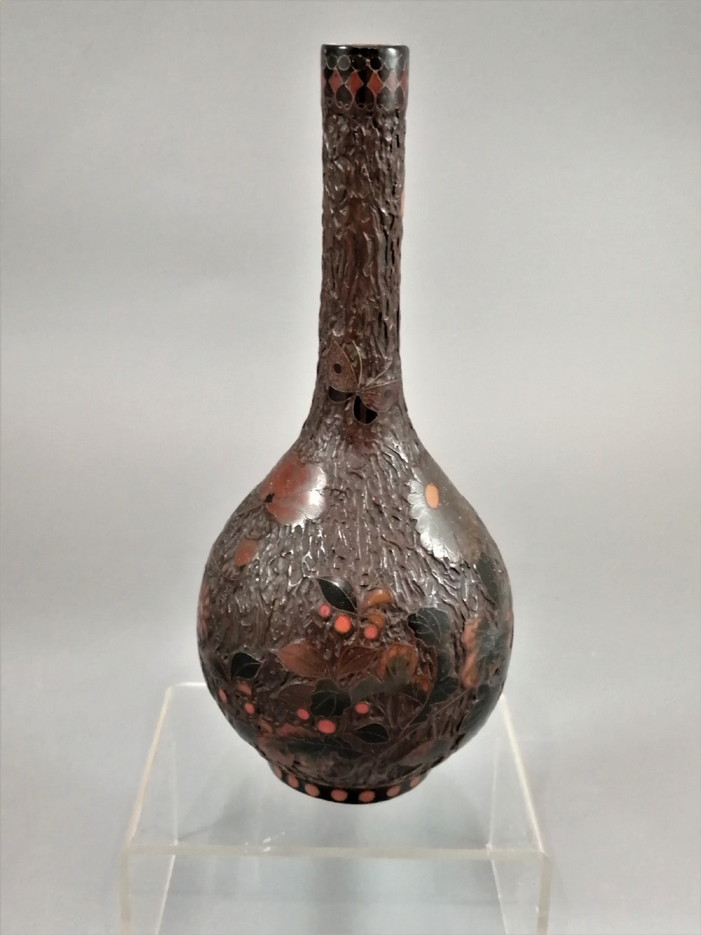 “Tree-Bark” Japanese Jiki-shippo cloisonne  on porcelain bulbous vase
19th century
