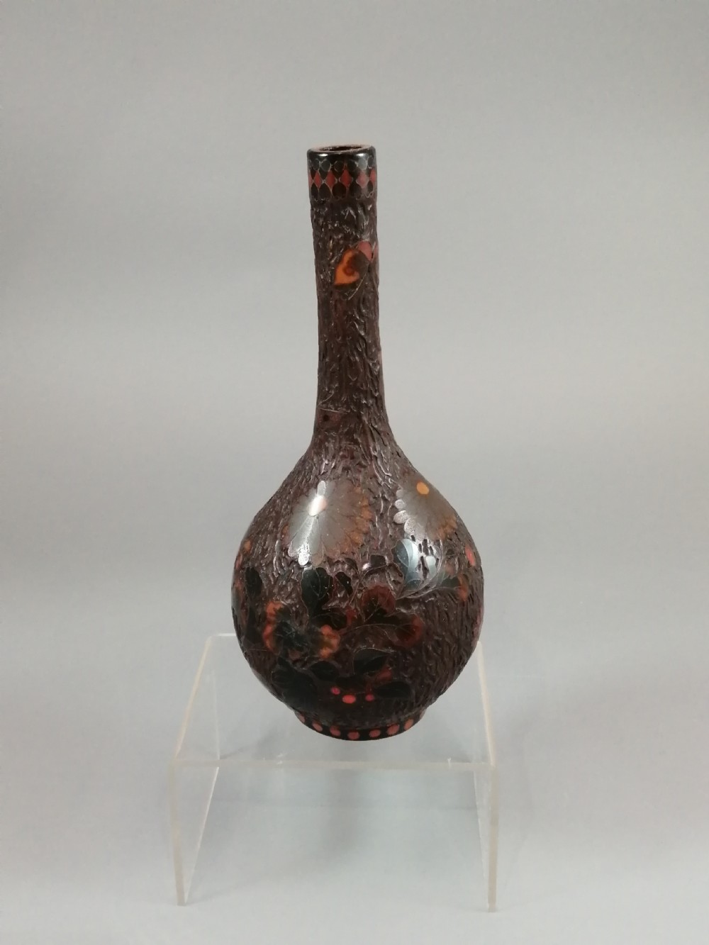 “Tree-Bark” Japanese Jiki-shippo cloisonne  on porcelain bulbous vase
19th century
 View II