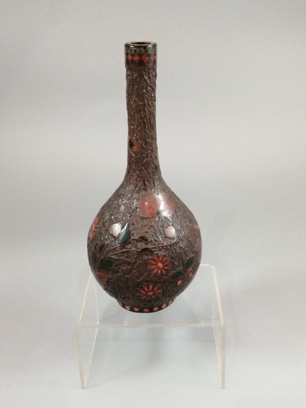 “Tree-Bark” Japanese Jiki-shippo cloisonne  on porcelain bulbous vase
19th century
 View V