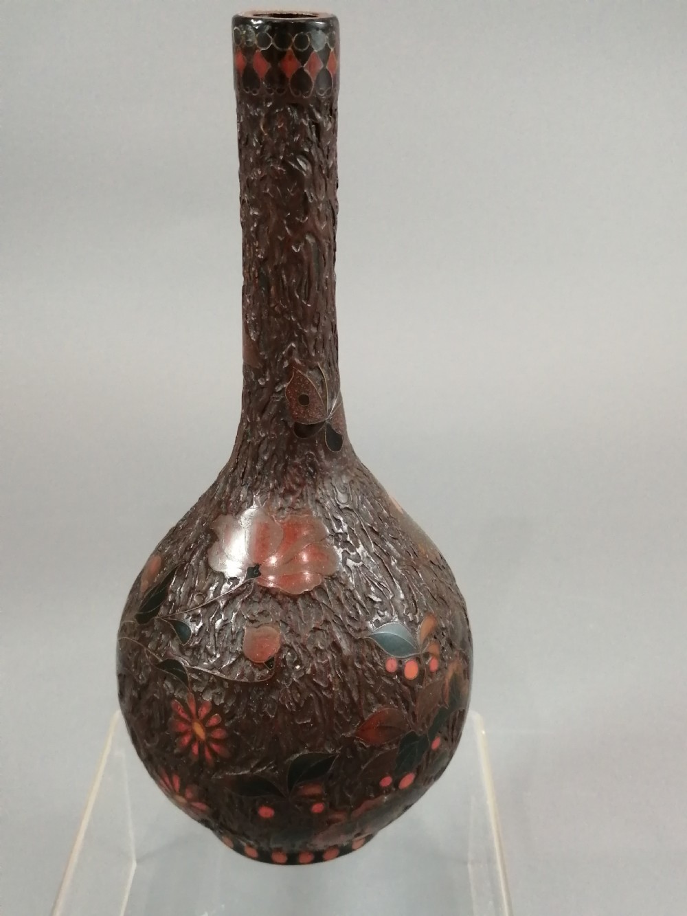 “Tree-Bark” Japanese Jiki-shippo cloisonne  on porcelain bulbous vase
19th century
 View VI