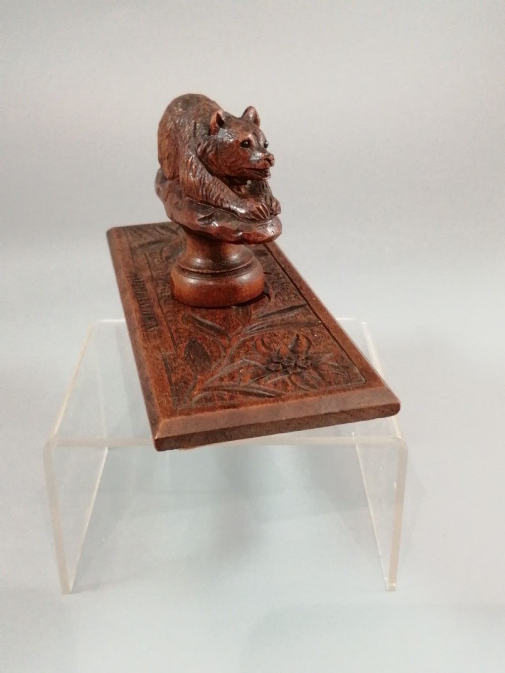 19th century Black Forest walnut desk blotter with a bear View VI