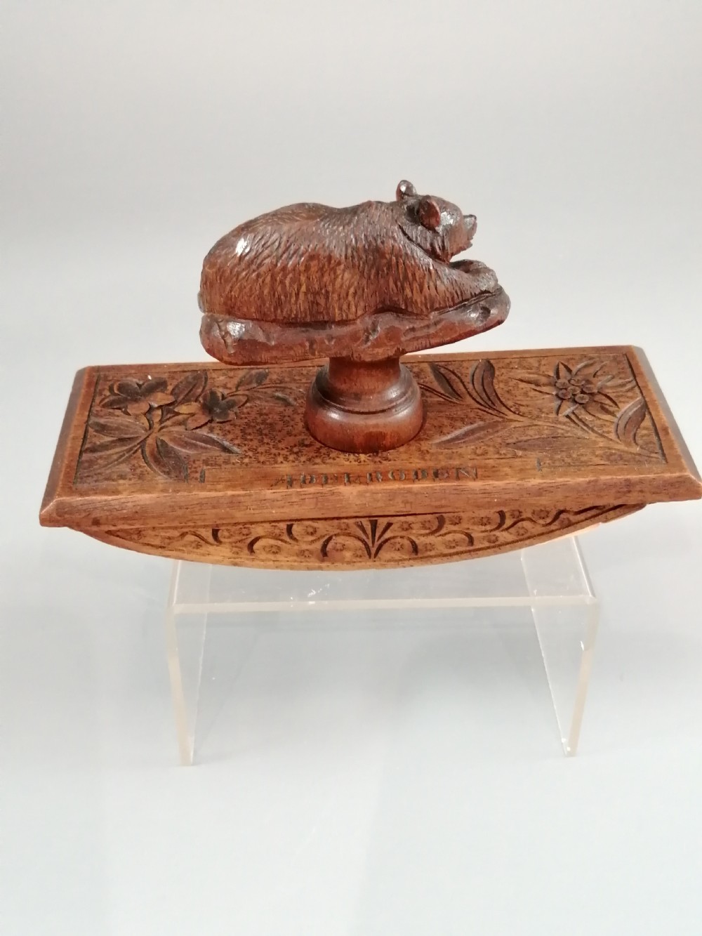19th century Black Forest walnut desk blotter with a bear View VII