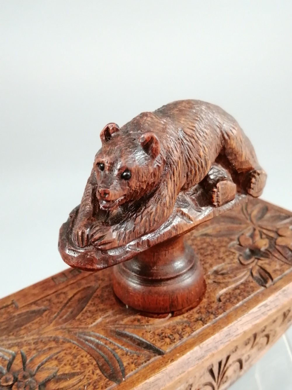 19th century Black Forest walnut desk blotter with a bear View XI