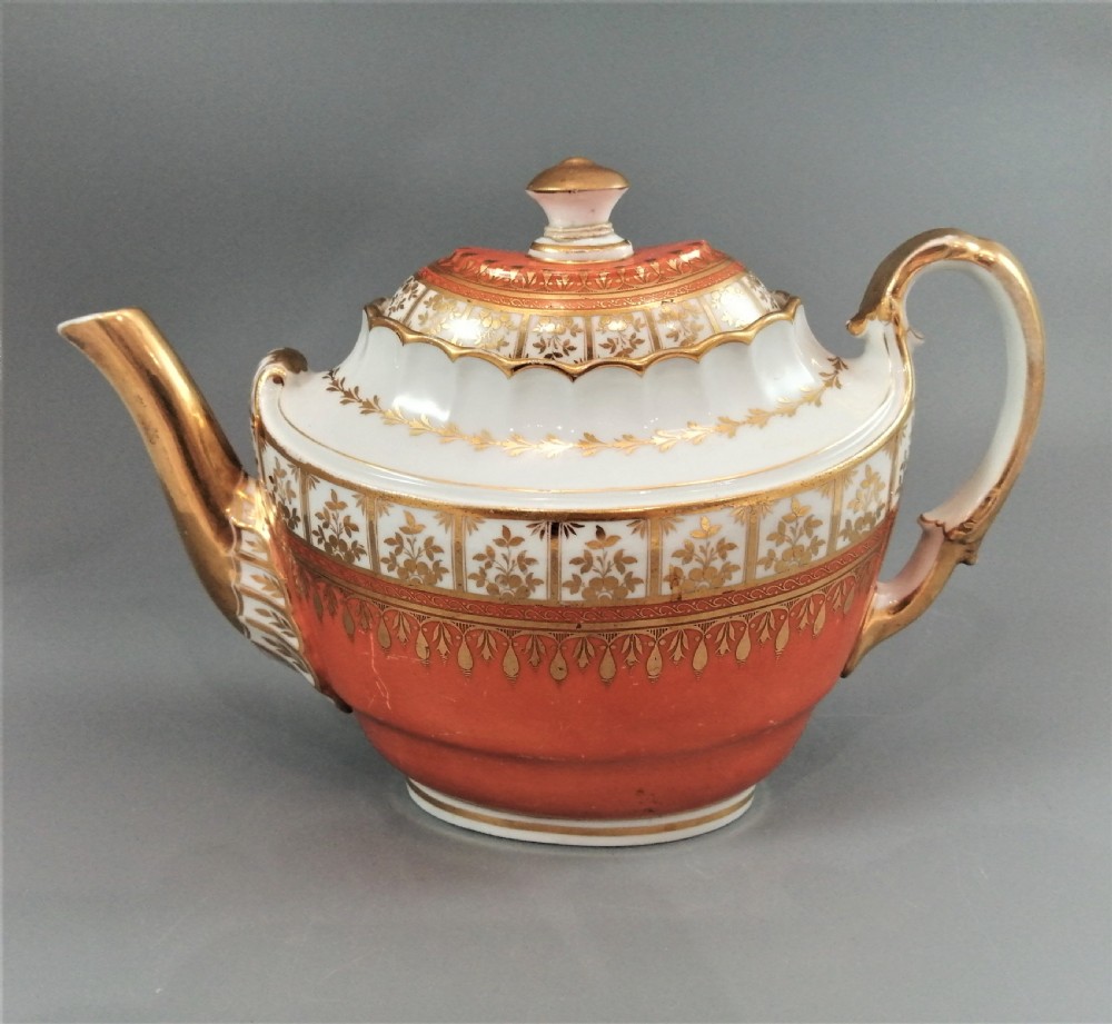 Flight & Barr Worcester teapot, circa 1805.
