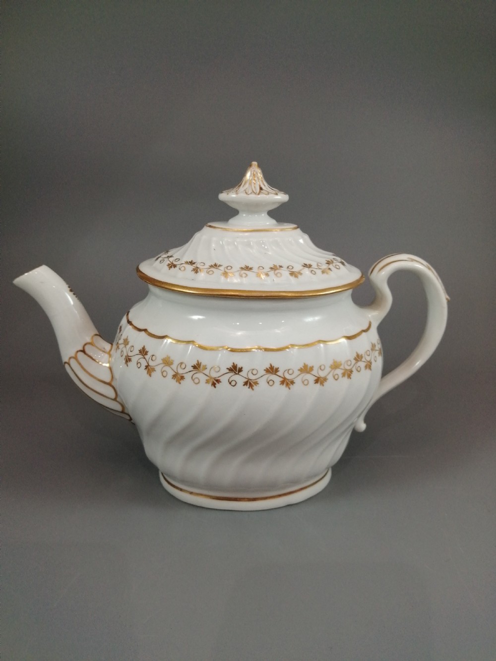 A Flight & Barr (Worcester) teapot and stand , c 1793-1804 View II