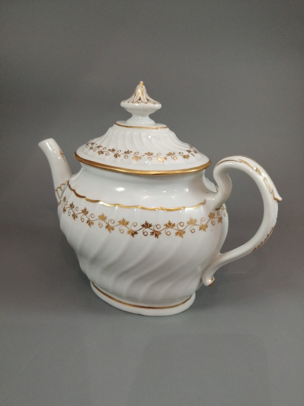 A Flight & Barr (Worcester) teapot and stand , c 1793-1804 View III