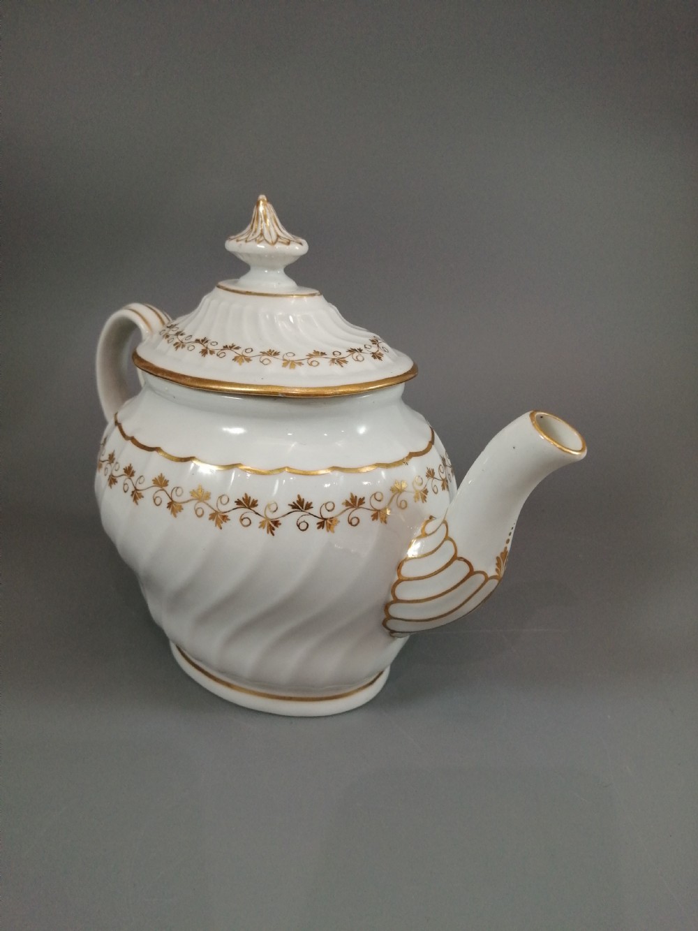 A Flight & Barr (Worcester) teapot and stand , c 1793-1804 View VI