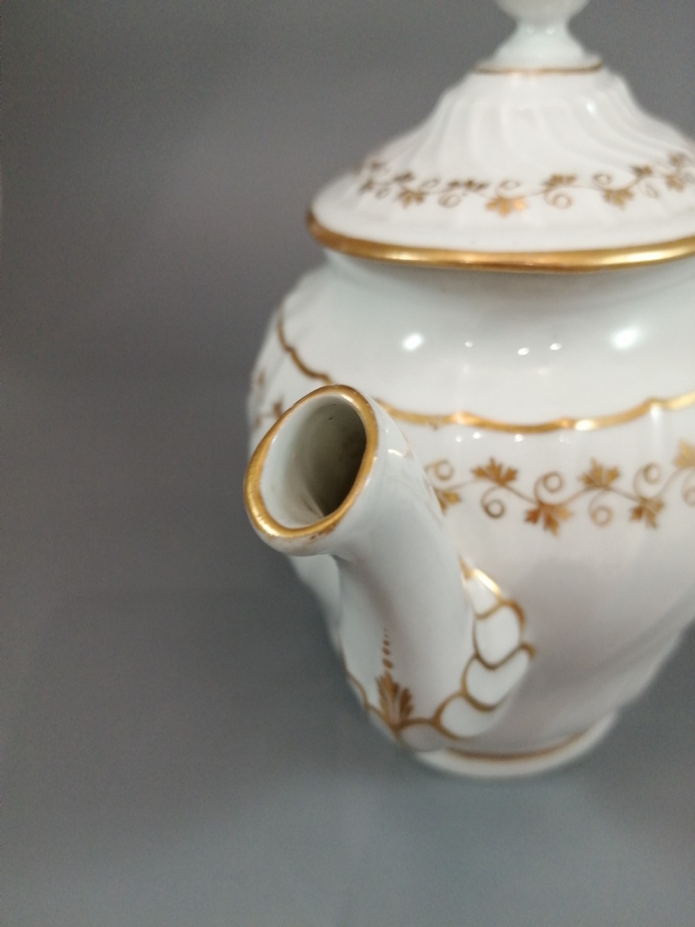 A Flight & Barr (Worcester) teapot and stand , c 1793-1804 View X