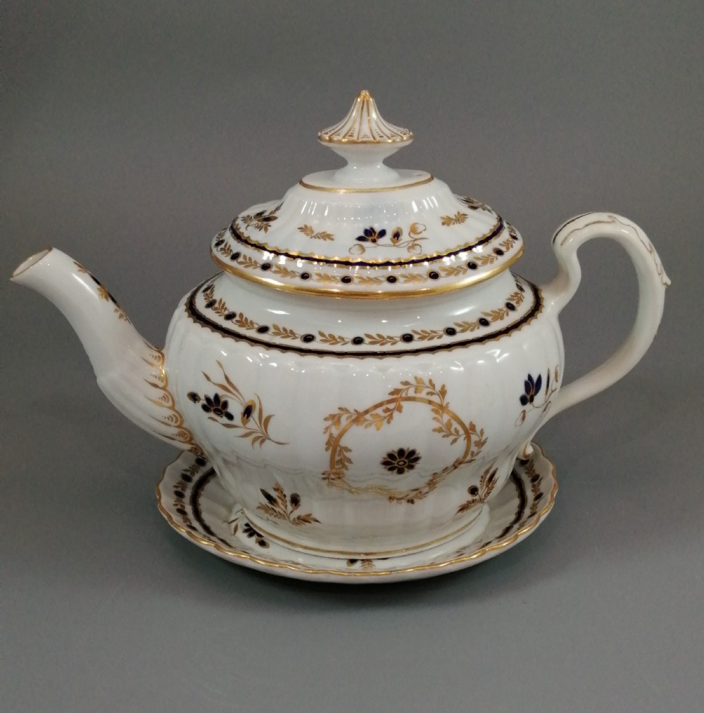 A Flight & Barr (Worcester) teapot and stand , c 1792-1800