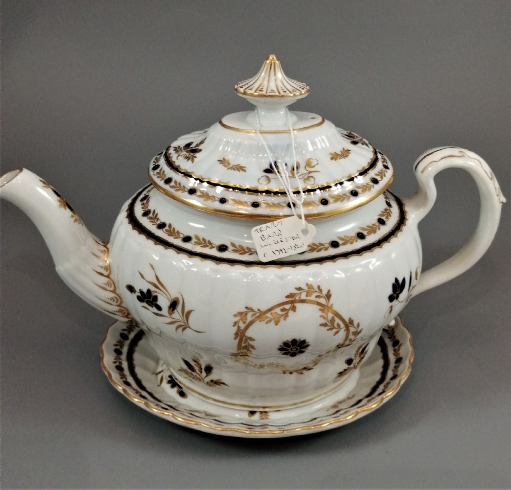 A Flight & Barr (Worcester) teapot and stand , c 1792-1800 View II