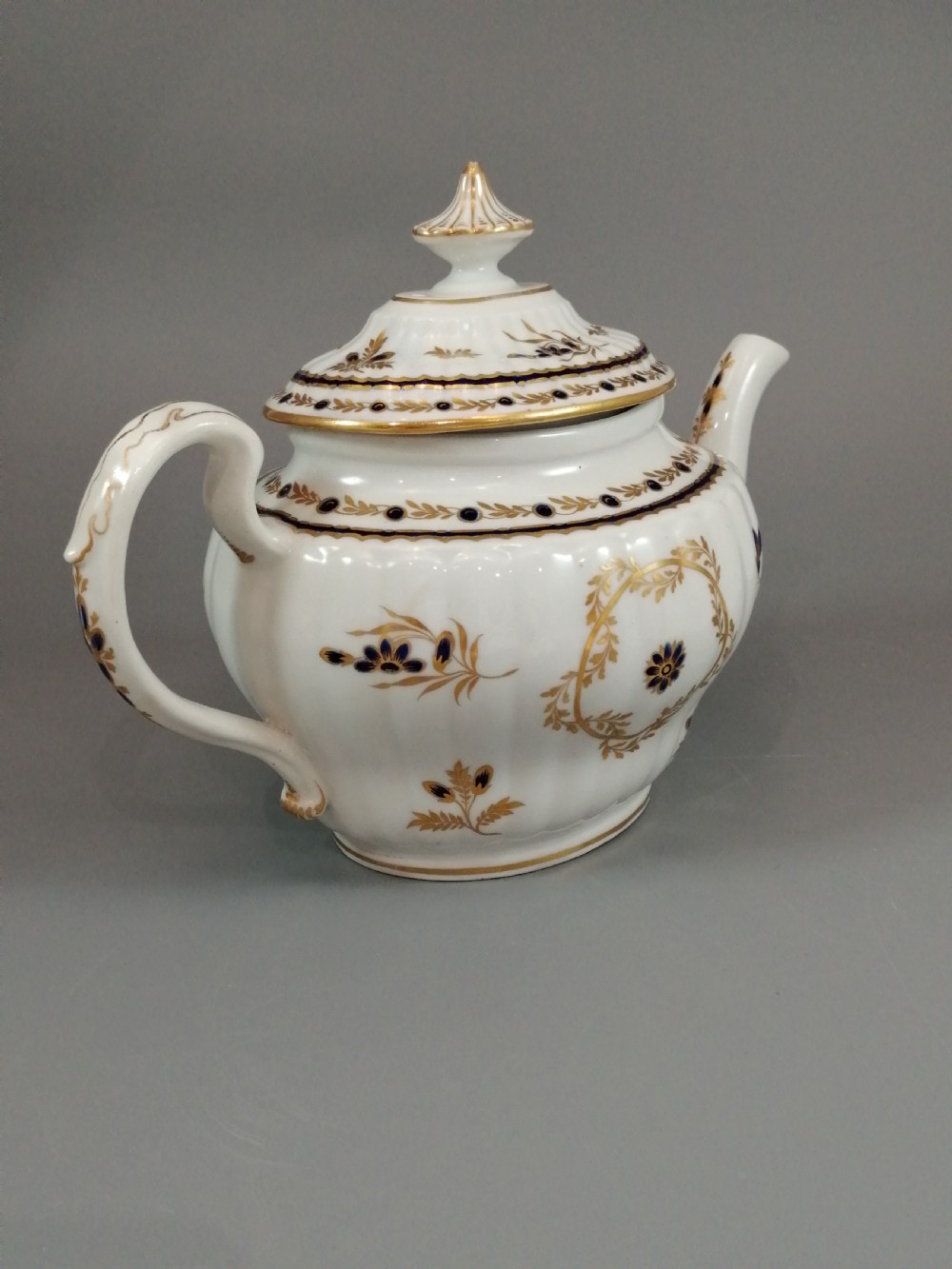 A Flight & Barr (Worcester) teapot and stand , c 1792-1800 View IV