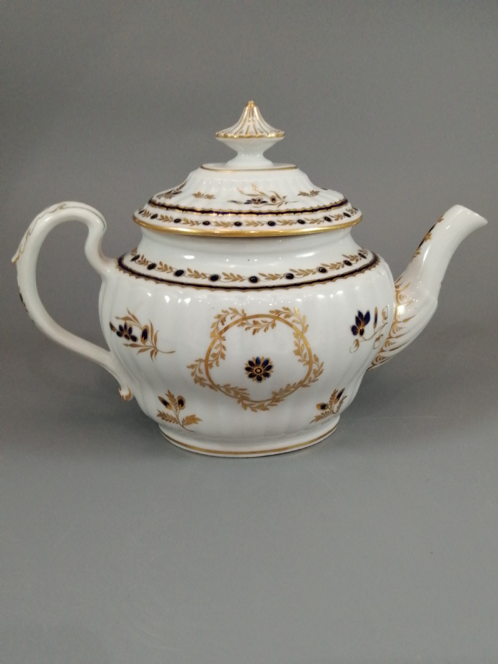 A Flight & Barr (Worcester) teapot and stand , c 1792-1800 View V