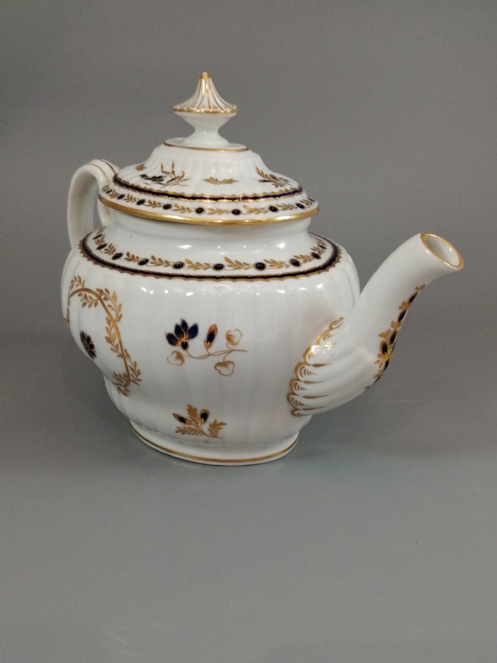 A Flight & Barr (Worcester) teapot and stand , c 1792-1800 View VI