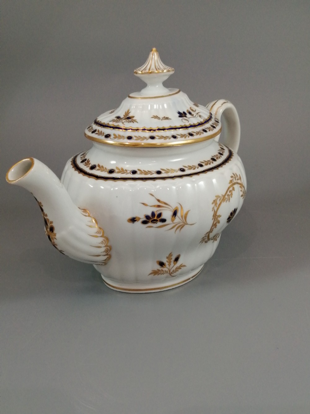 A Flight & Barr (Worcester) teapot and stand , c 1792-1800 View XV
