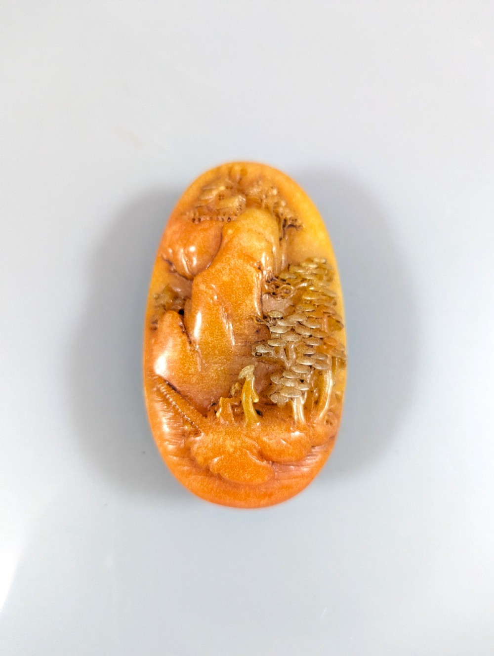 Hand carved Chinese yellow Shoushan Stone boulder - Shoushan stone - China - Qing dynasty (1692-1911)