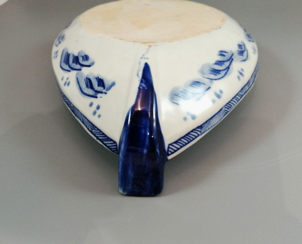 Japanese Imari Dish in the form of a Treasure Boat ‘Takarabune’, Meiji Period, circa 1900 View X