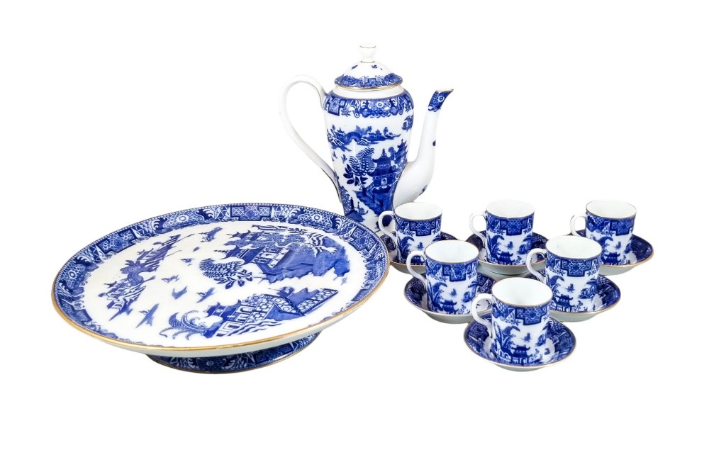 1917 Royal Worcester Chinoiserie Blue Willow porcelain 14pc coffee service for 6 persons with tazza, cups, saucers and coffeepot