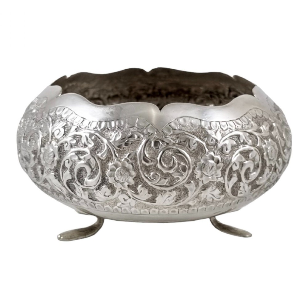 Indian Kutch sterling silver round sugar bowl embossed flowers and foliage, tri-foot