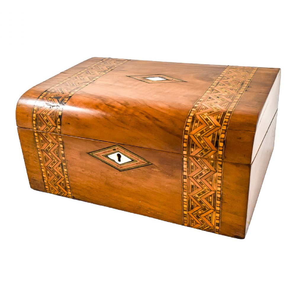 Antique Georgian walnut Tunbridge Ware domed writing slope with mother-of-pearl cartouche and geometric marquetry