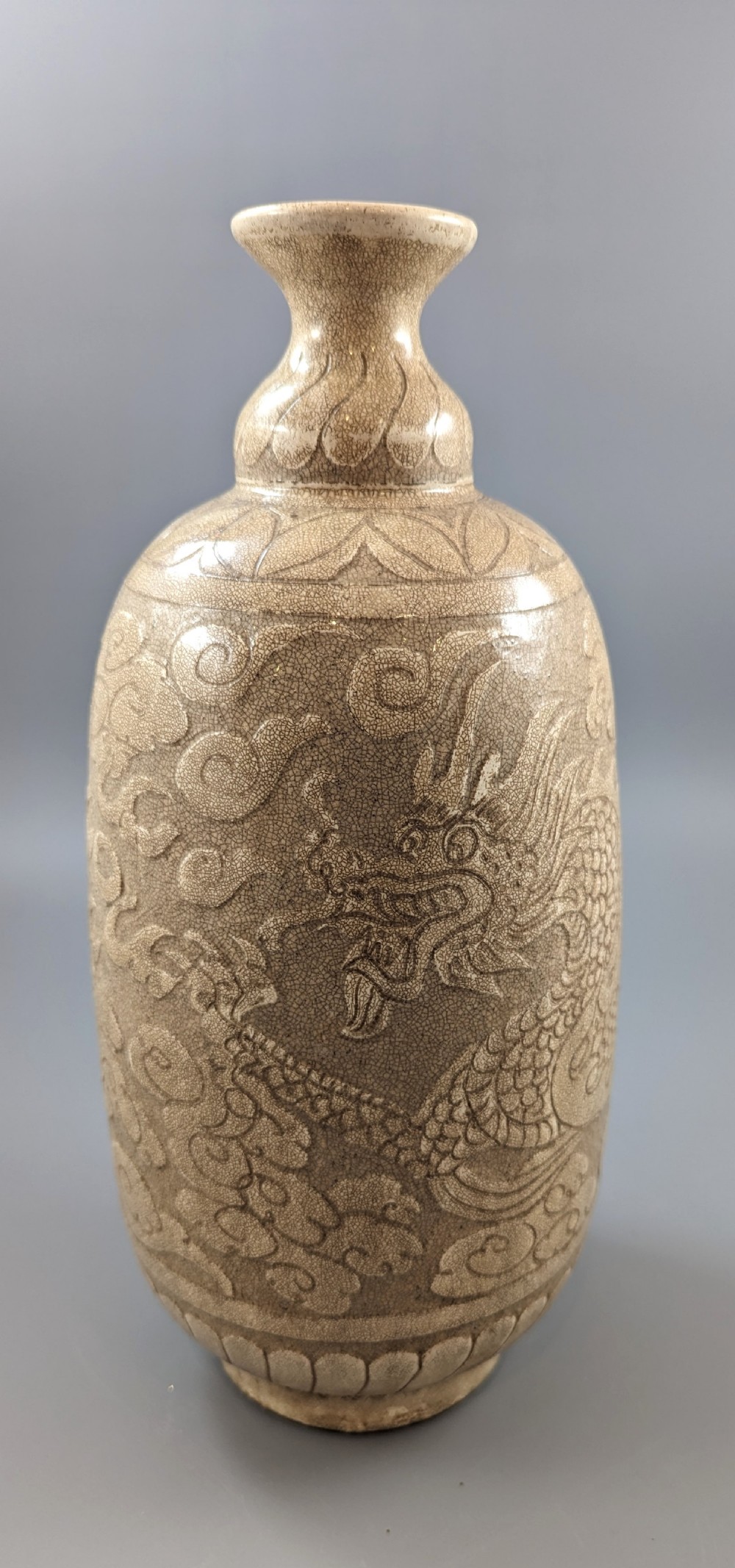 Chinese Longquan celadon glazed porcelain vase, Ming Dynasty (1368-1644)