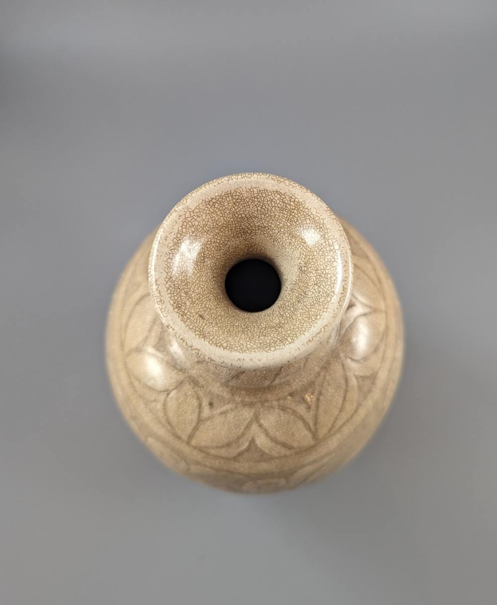 Chinese Longquan celadon glazed porcelain vase, Ming Dynasty (1368-1644) View XII