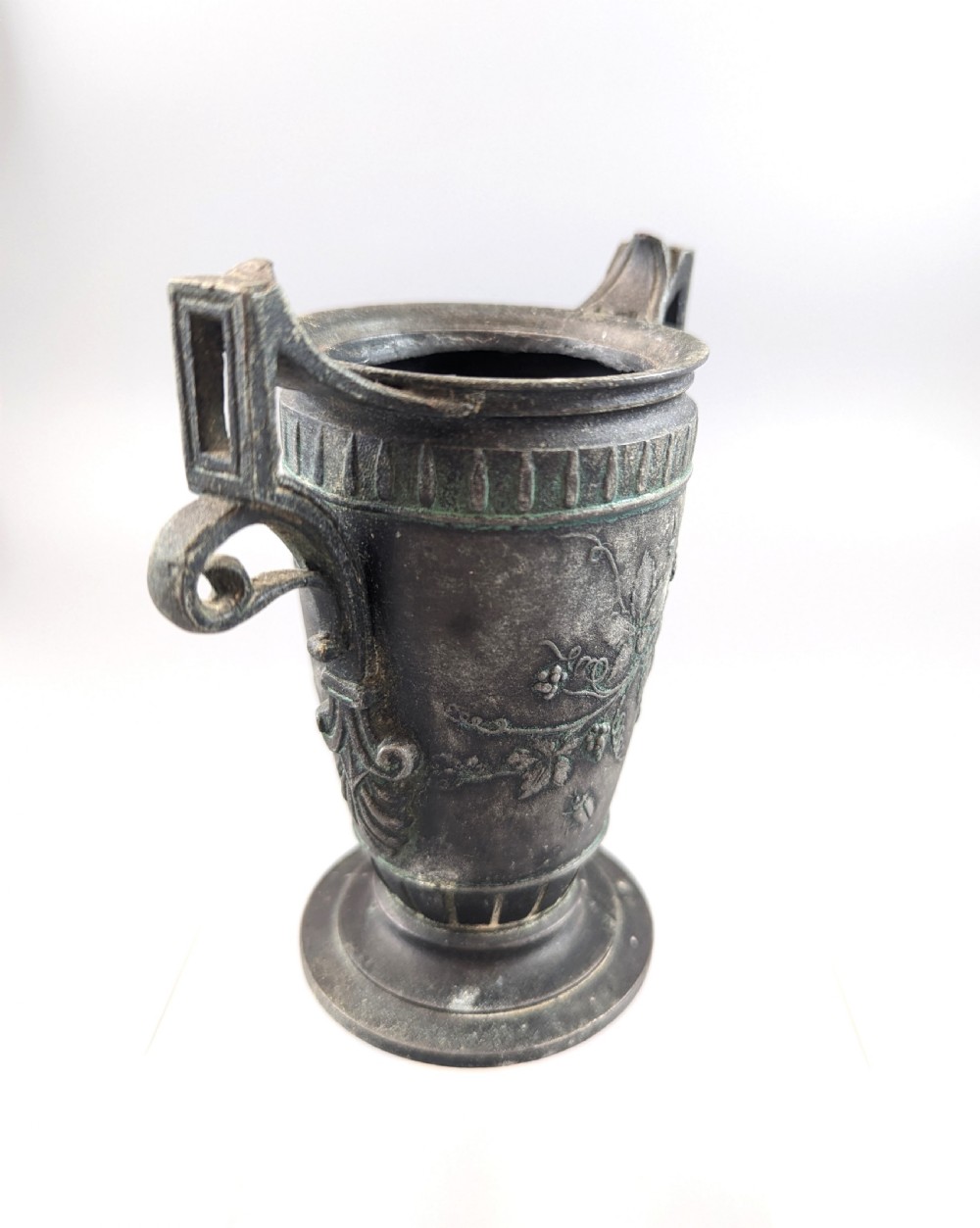 
A classical Greek-style pewter amphora Jules Brateau, circa 1900 View VIII