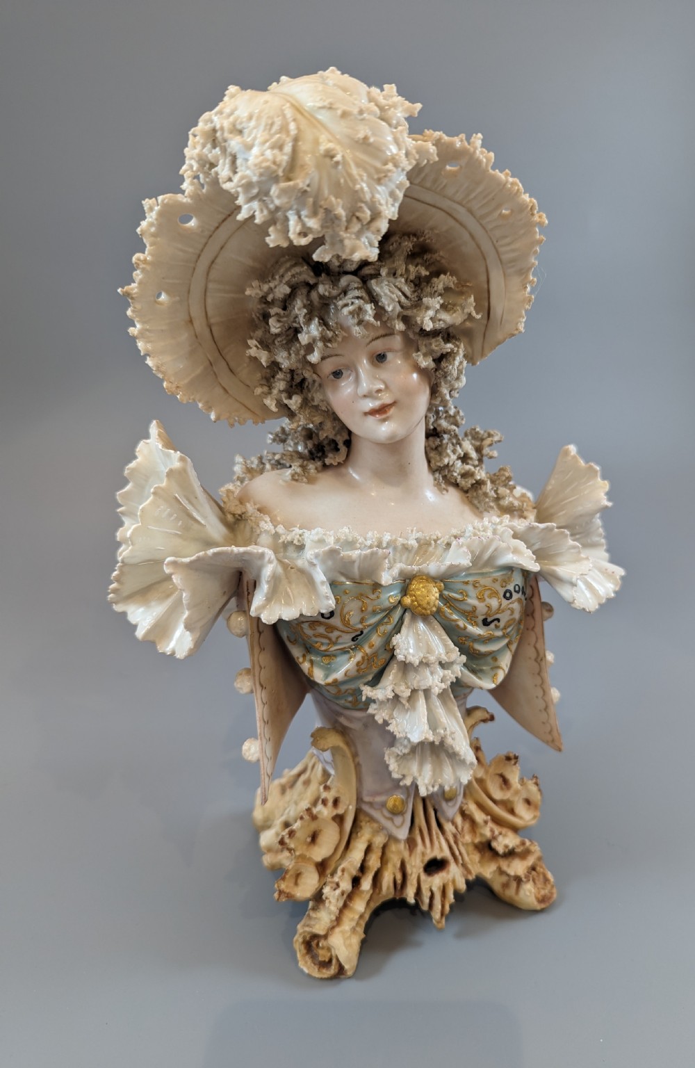 A pair of Stellmacher Porcelain Busts , Turn-Teplitz, Bohemia, Austria, circa 1900. View XVI
