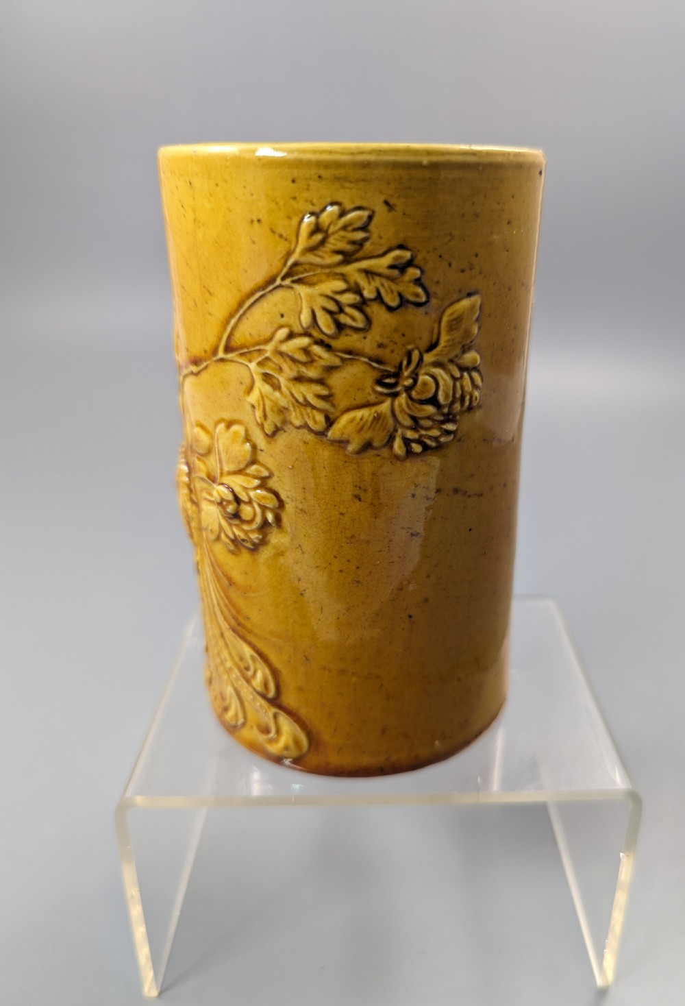 Chinese yellow-glazed brushpot, Daoguang period  (1821-1850) View II
