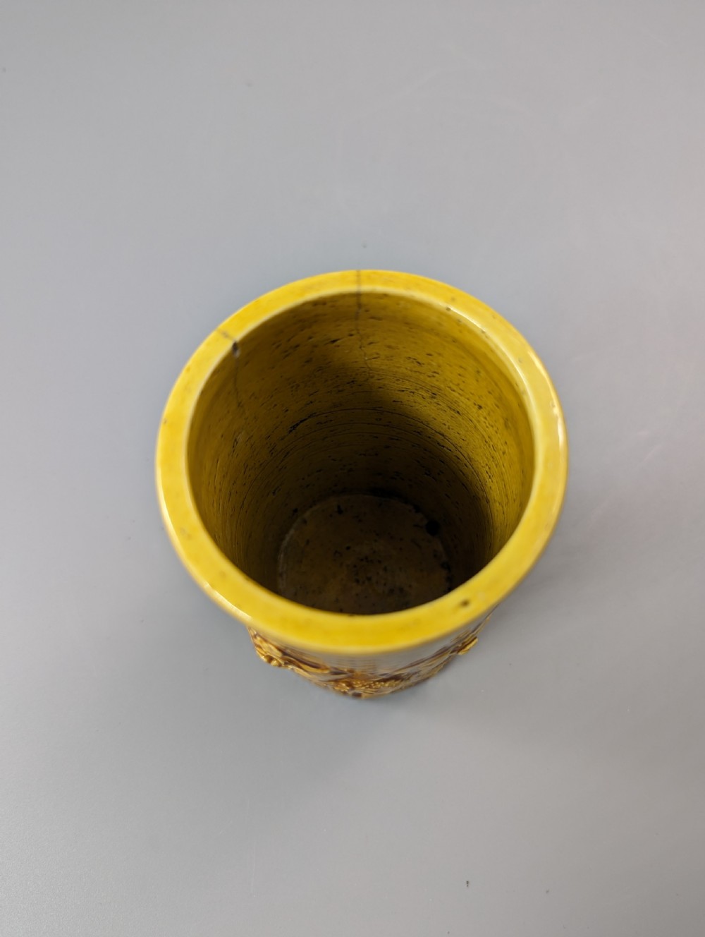 Chinese yellow-glazed brushpot, Daoguang period  (1821-1850) View X