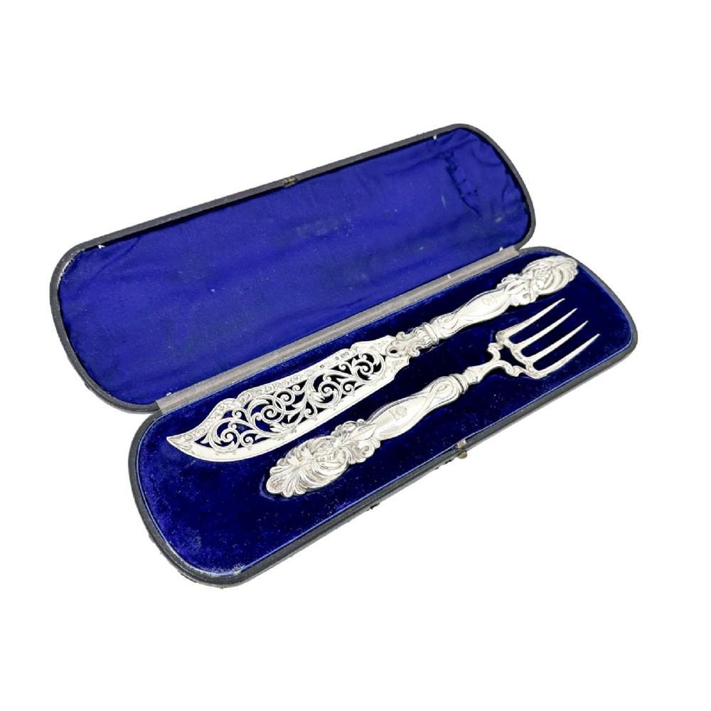 Antique mid Victorian cased sterling silver fish serving set in Art Nouveau design