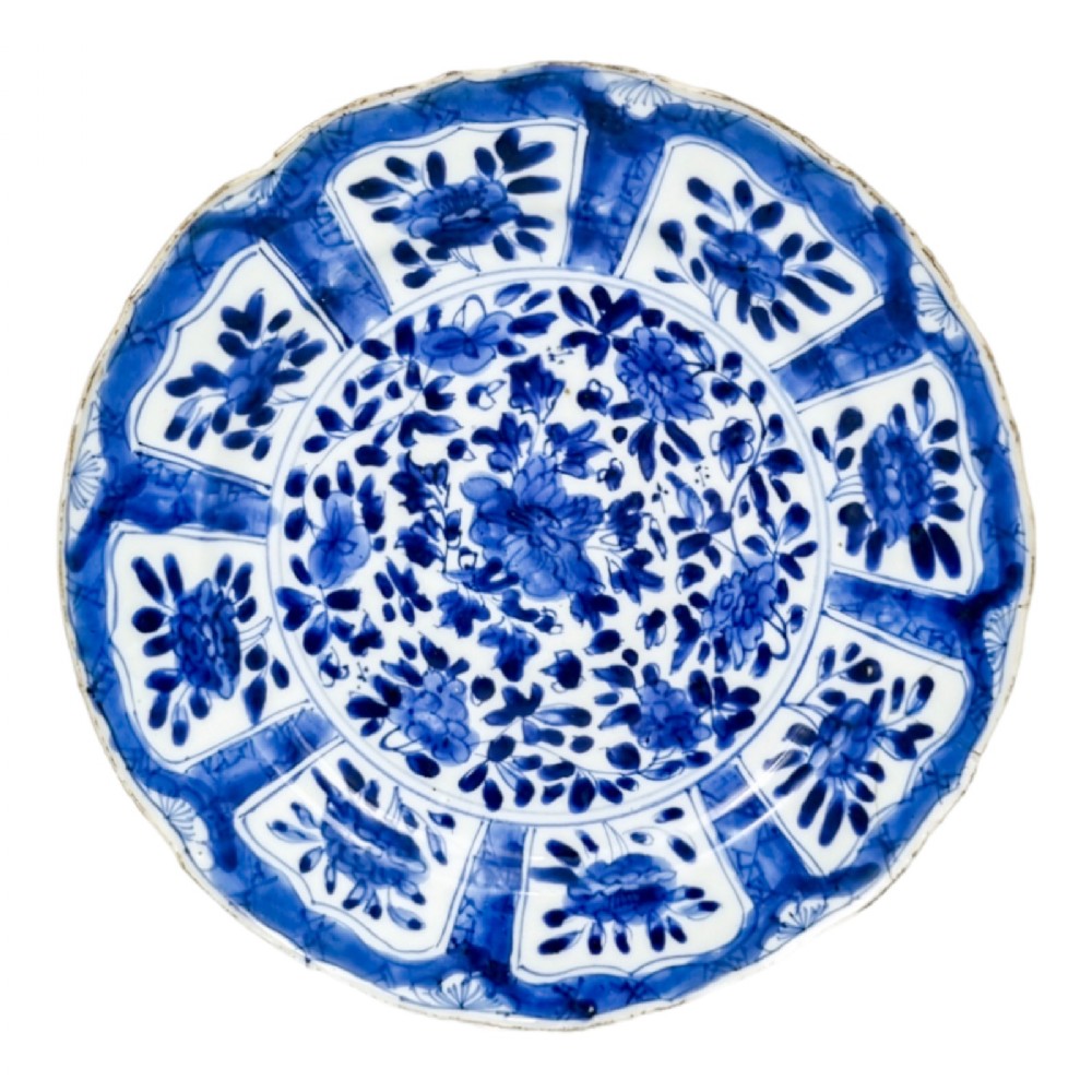 Antique 17th century Qing dynasty Chinese Kangxi blue and white porcelain plate, Artemisia leaf mark