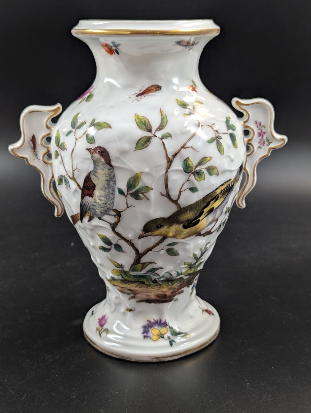 Vienna porcelain with bindenschild beehive mark - Rothschild pattern vase with birds
