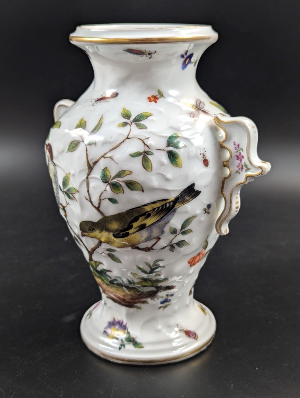Vienna porcelain with bindenschild beehive mark - Rothschild pattern vase with birds View II
