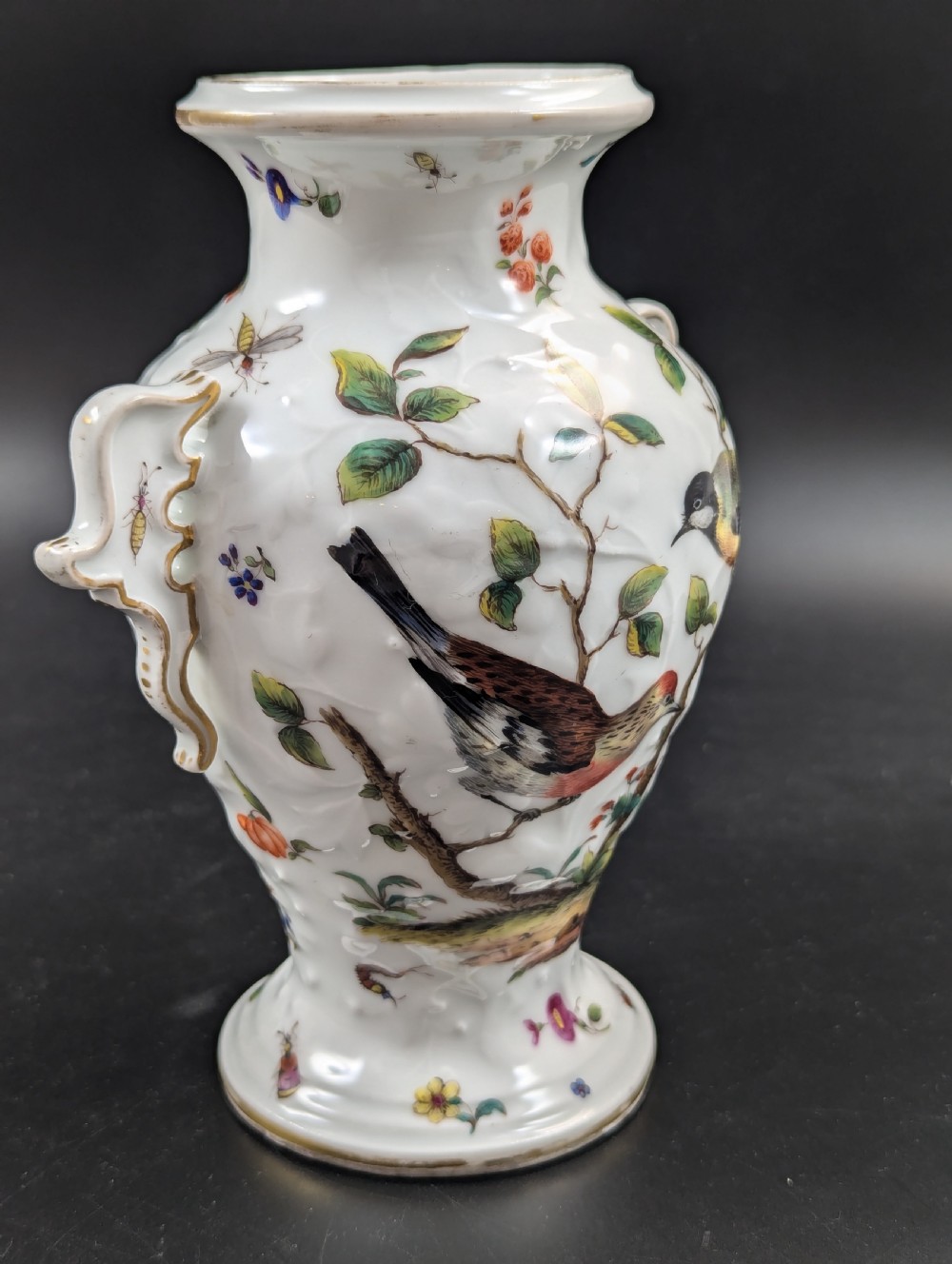 Vienna porcelain with bindenschild beehive mark - Rothschild pattern vase with birds View III