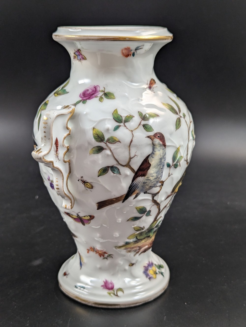 Vienna porcelain with bindenschild beehive mark - Rothschild pattern vase with birds View VI