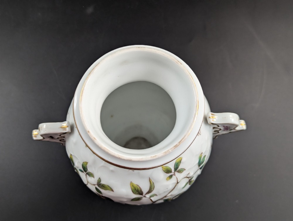 Vienna porcelain with bindenschild beehive mark - Rothschild pattern vase with birds View IX
