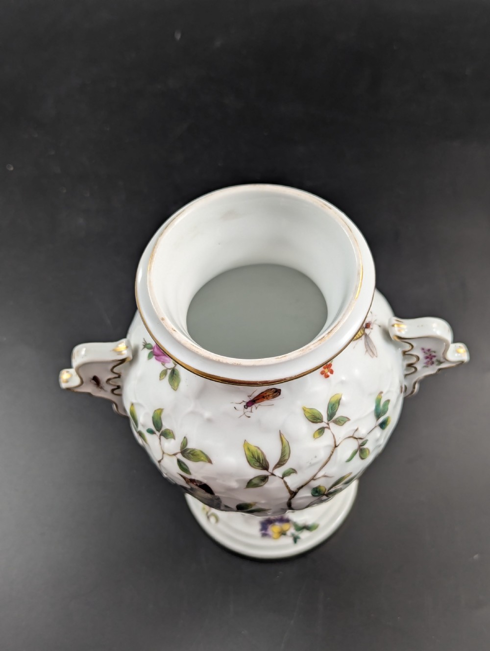 Vienna porcelain with bindenschild beehive mark - Rothschild pattern vase with birds View X