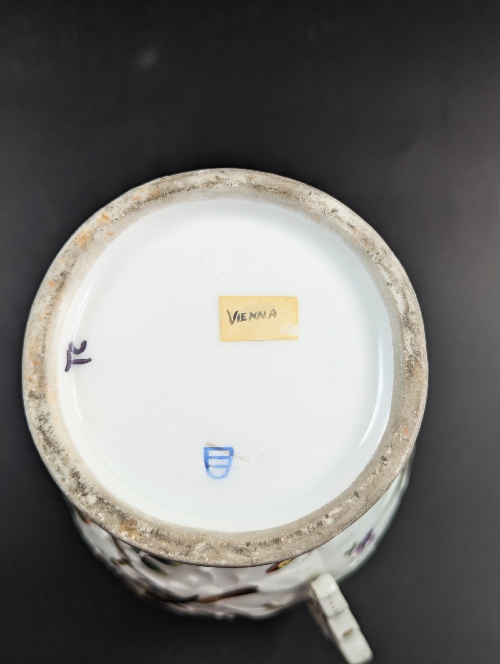 Vienna porcelain with bindenschild beehive mark - Rothschild pattern vase with birds View XI