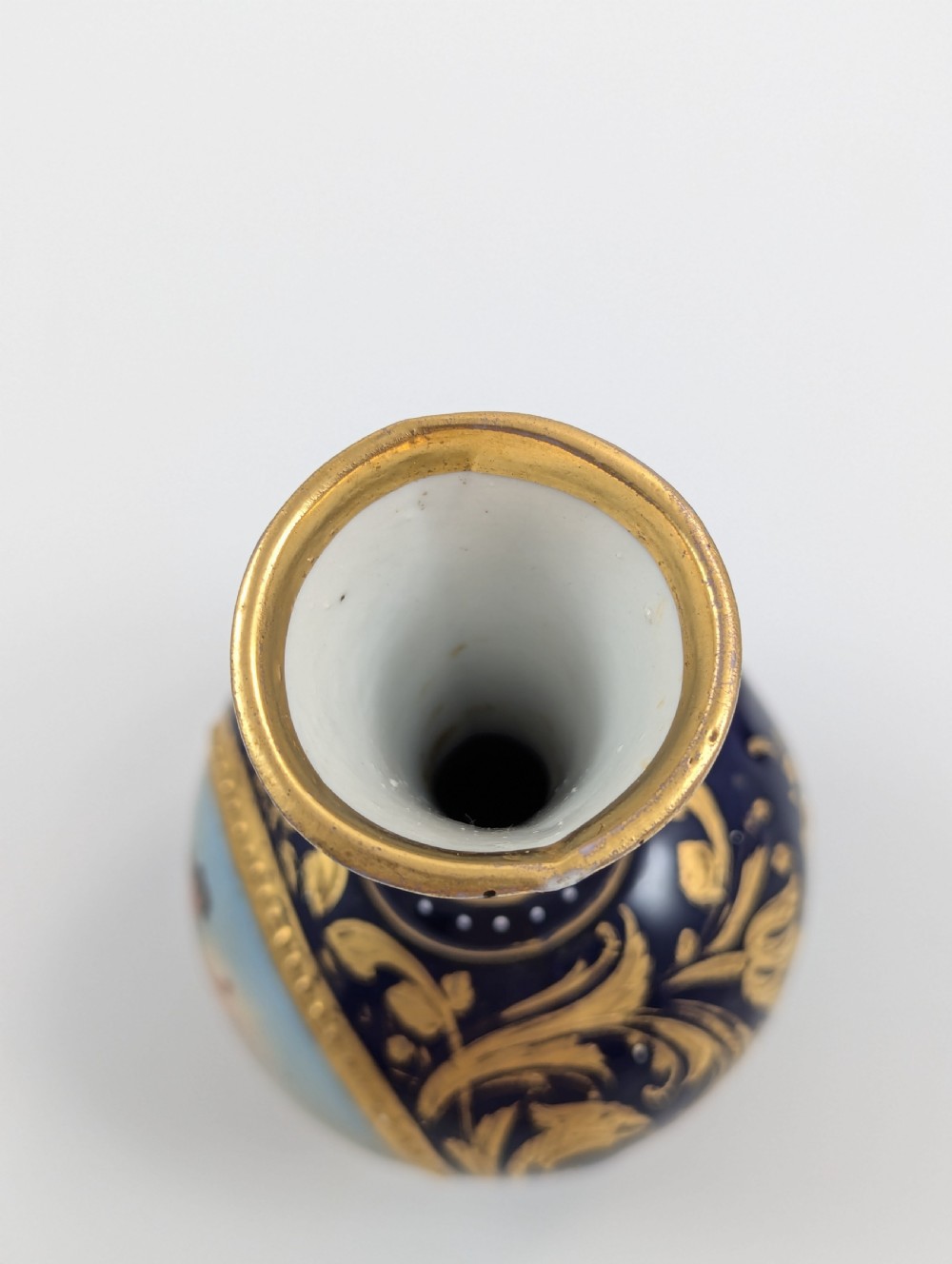 Antique Beehive Royal Vienna Porcelain Cobalt Blue Vase, c. 1820-1827 View VIII