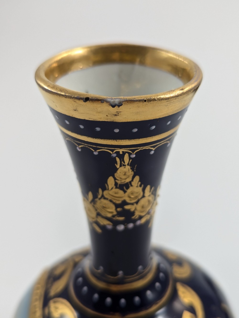 Antique Beehive Royal Vienna Porcelain Cobalt Blue Vase, c. 1820-1827 View IX